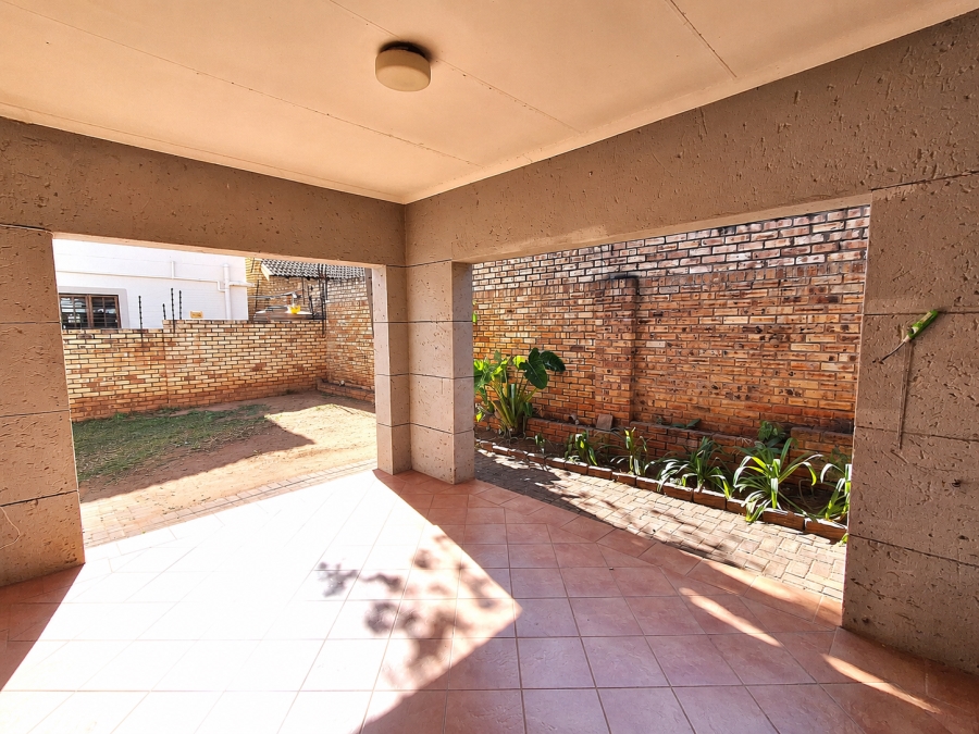 3 Bedroom Property for Sale in Safari Gardens North West